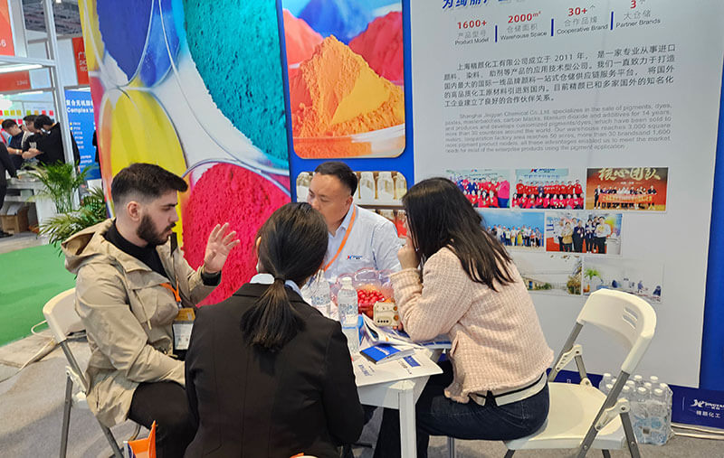 與國際客戶探討專業知識